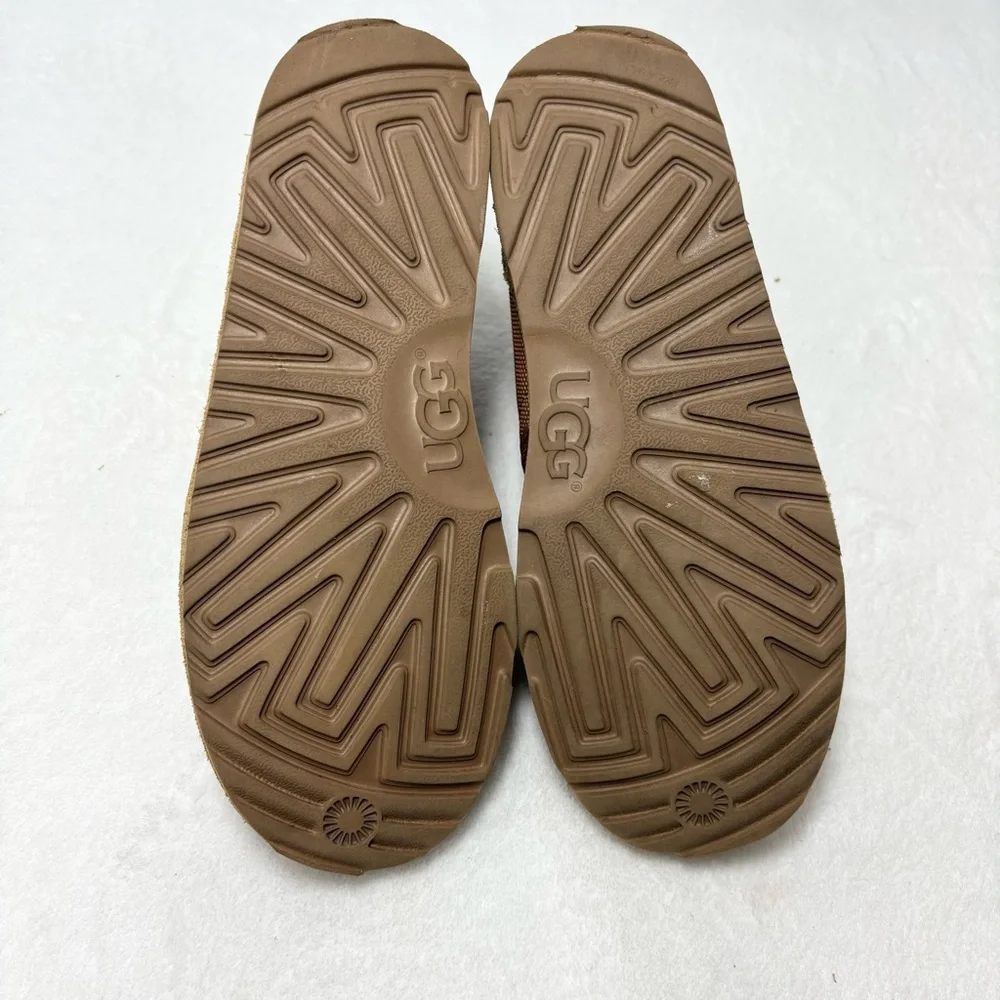 UGG Neumel Suede Lace Up Chukka Boots‎ Size 4